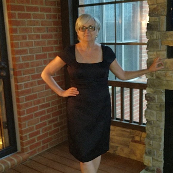 Tahari Black brocade design - Picture 2 of 7